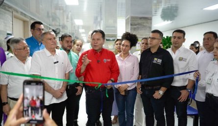 El gobernador William Villamizar declara inaugurada la nueva área de consulta externa del Erasmo Meoz/Foto cortesía
