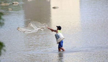 Aún nativos del río Pamplonita sacan su sustento de sus aguas/Foto Carlos Ramírez