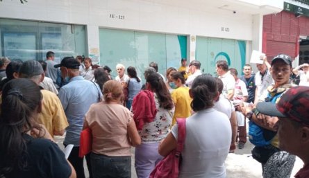 Usuarios de Nueva EPS en las afueras del centro administrativo en Los Caobos/Foto archivo