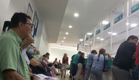 Una queja permanente de los usuarios de Nueva EPS es que no les entregan los medicamentos/Foto orlando Carvajal