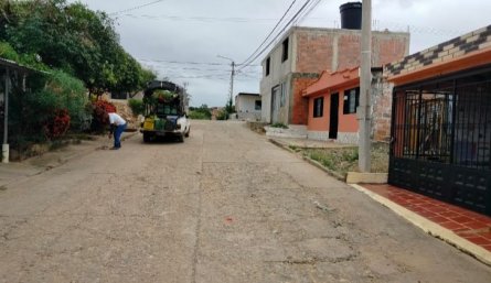 siete mil personas y 1.400 casas hay en el barrio Simón Bolívar