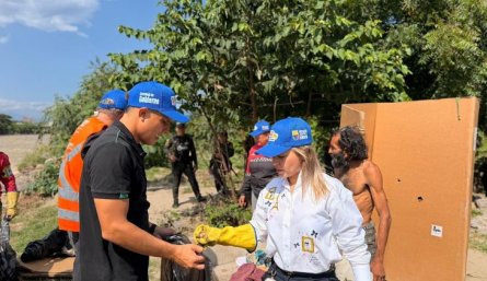Carolina Ujueta Álvarez, secretaria de Gobierno de Cucuta, lideró la jornada de despeje del espacio público en El Malecón./Foto cortesía