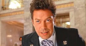 Tim-Curry. Foto: captura de pantalla.