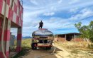 A través de carrotanques se transporta agua potable hacia las veredas afectadas.