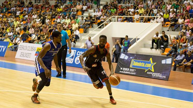 Baloncesto en el Coliseo Toto Hernández./ Foto: Archivo/La Opinión