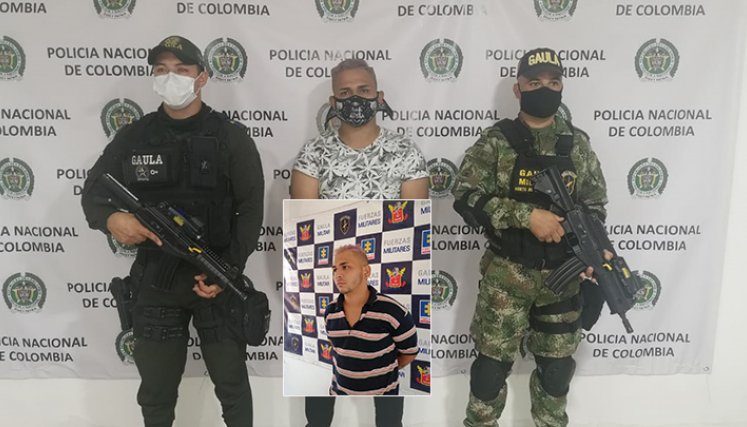 Samiel Alejandro Rojas Saavedra fue capturado mientras recibía el dinero, en el barrio Boconó. / Foto: Ejército.