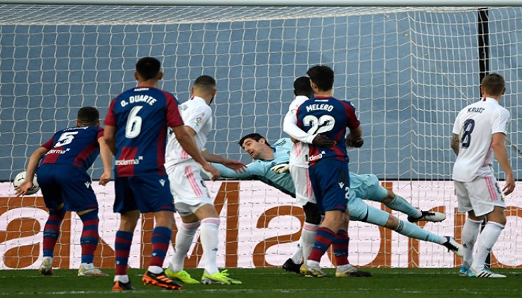 Real Madrid sufrió una cuarta derrota en esta Liga. / AFP
