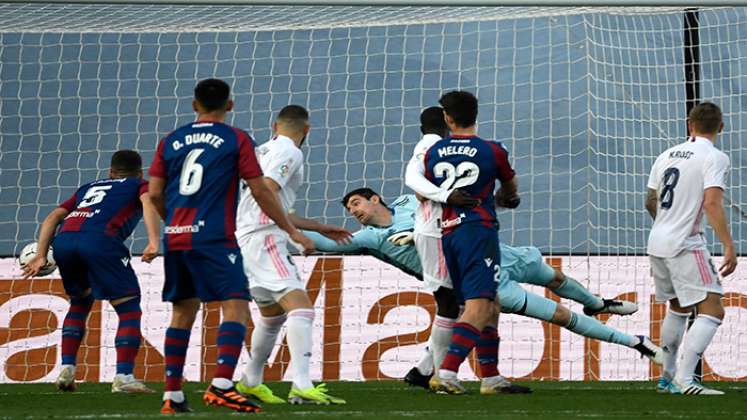 Real Madrid sufrió una cuarta derrota en esta Liga. / AFP