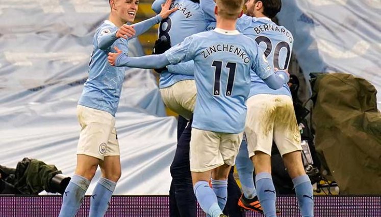 El Mancahester City goleó y es puntero absoluto de la Liga Premier.