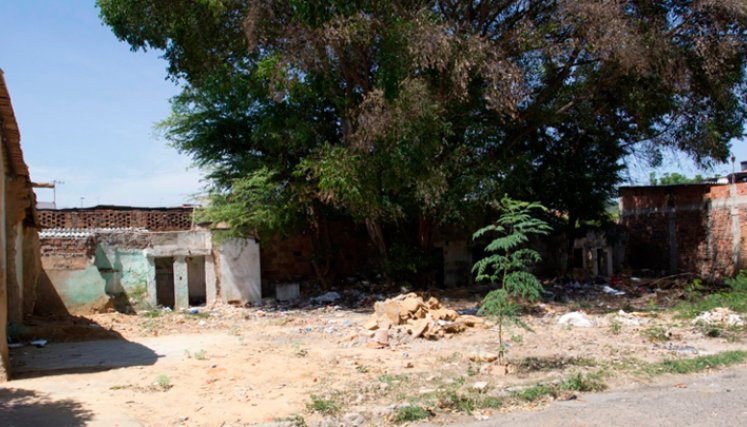 Lote-abandonado-El-Contento