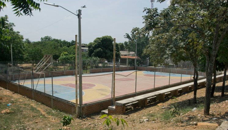Ante el deterioro de canchas y parques, la comunidad clama a la Alcaldía que se acuerde del barrio. / Foto: Alfredo Estévez