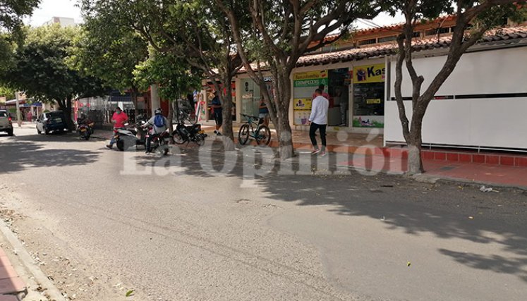 En el barrio Prados del Este se cometió un robo y luego se registró una balacera entre delincuentes y unos policías de la Sijín.