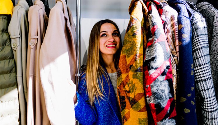 Las mujeres que más compran ropa de segunda mano están entre los 25 y 35 años.  Foto: Cortesía