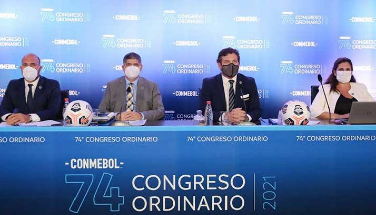 Alejandro Domínguez, (segundo, de derecha a izquierda), presidente de la Conmebol.