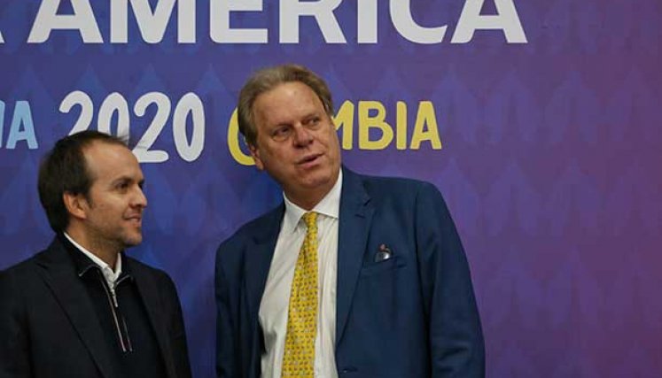 Ernesto Lucena (izquierda), Ministro del Deporte y Ramón Jesurún presidente de la FCF.