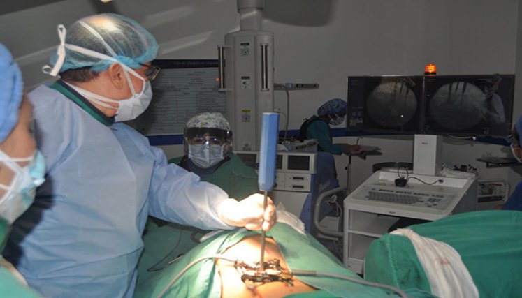 El propósito principal de la MISS es minimizar el trauma de los tejidos circundantes y de esta manera reducir el dolor post operatorio. / Cortesía / La Opinión