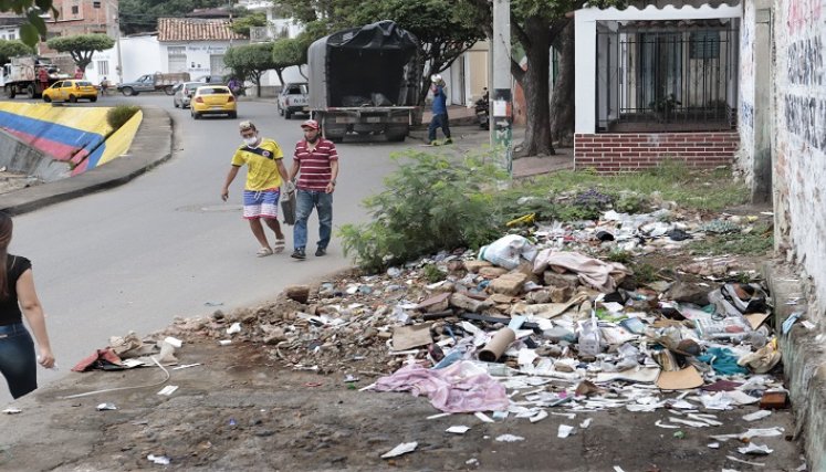 Así se encontraba la calle 5A entre avenidas 9 y 10. / Foto Luis Alfredo Estévez / La Opinión.