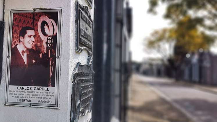 Tumba de Carlos Gardel en el cementerio de Chacarita en Argentina, es ícono en ese país./ Foto Colprensa.