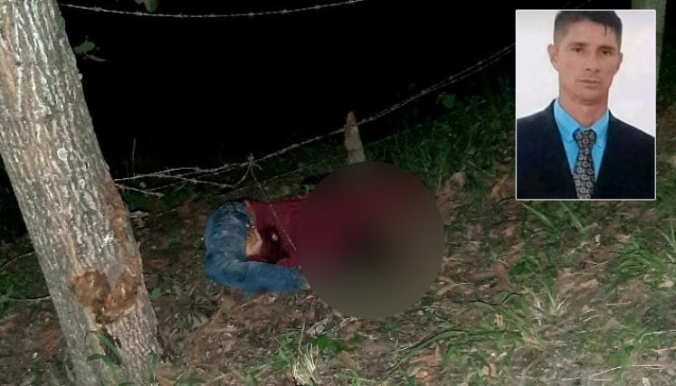 El cadáver de Rafael Arias Uribe quedó tendido junto al árbol con el que chocó. / Fotos: Cortesía