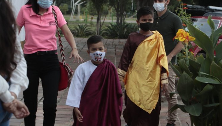 Con niños y adultos vestidos con atuendos referentes a la época que vivió Jesús, hijo de Dios, en su paso por la Tierra, los templos recordaron la entrada triunfante del Hijo de Dios a Jerusalén. / Foto: Alfredo Estévez