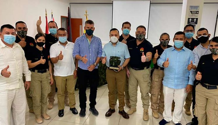 Un grupo de profesionales integran la Fundación Civiles Amigos del Ejército./Foto Cortesía/La Opinión