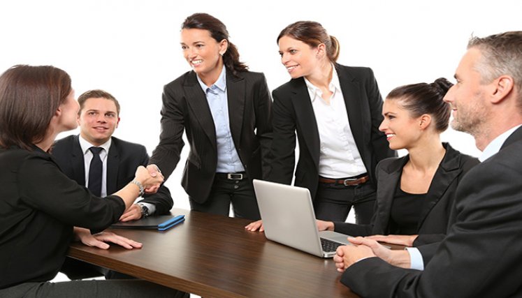 En Colombia, la tasa de empleo femenina es particularmente baja (48,9 %) si se compara con la de los hombres (73,4 %)