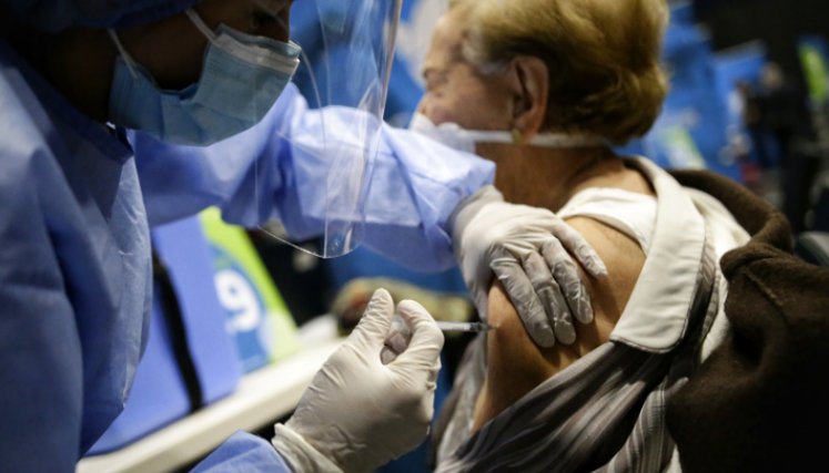 El ritmo de vacunación tuvo un aumento este martes respecto a las dosis aplicadas el lunes. / Foto: Colprensa