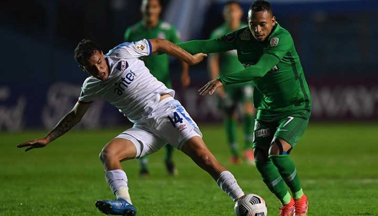 Jarlan Barrera (a la derecha), jugador de Atlético Nacional.