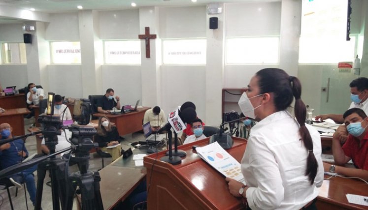La directora de Planeación Municipal, Margarita Contreras, respondió ante el Concejo las preguntas que le formularon sobre el proceso de estratificación. / Foto Juan Pablo Cohen /La Opinión