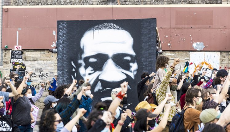 Lós últimos días han sido de agitación y tensiones en Minneapolis y otras ciudades de Estados Unidos, en paralelo al juicio por el asesinato de Floyd../FOTO: AFP