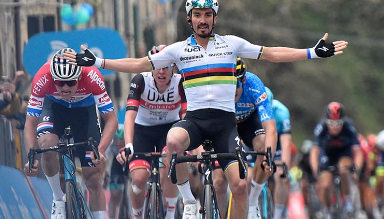 Julian Alaphilippe se quedó con la Flecha Valona. 