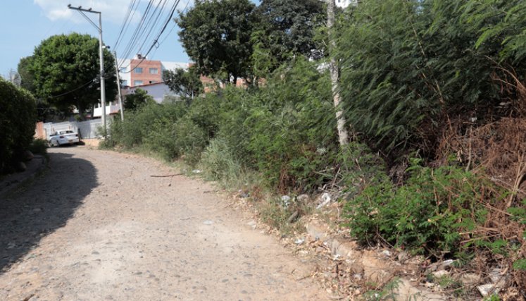 100 de los 400 metros de la calle no fueron pavimentados.