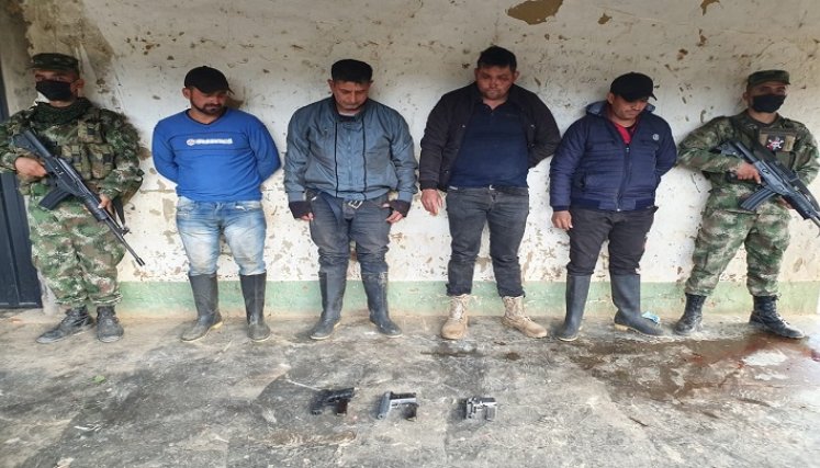 Los detenidos deberán responder por extorsión y porte ilegal de armas.