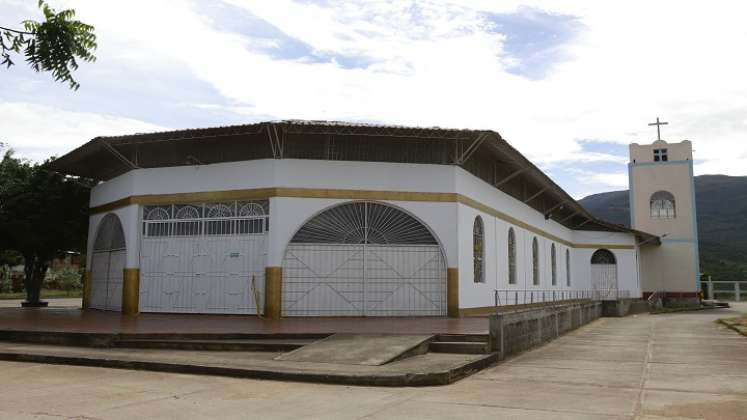 La Iglesia Nuestra Señora de la Paz está construida entre los predios de Montebello I y Montebello II