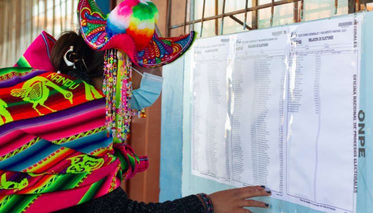 El escrutinio oficial continuará hasta procesar el 100% de los votos y la última palabra sobre quienes van al balotaje la dará el Jurado Nacional de Elecciones (JNE), lo que puede tardar casi un mes. / Foto: AFP