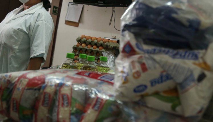 El 59% de los encuestados manifestó que recibió asistencia alimentaria del banco de alimentos local para poder acceder a alimentos. / Foto: Colprensa