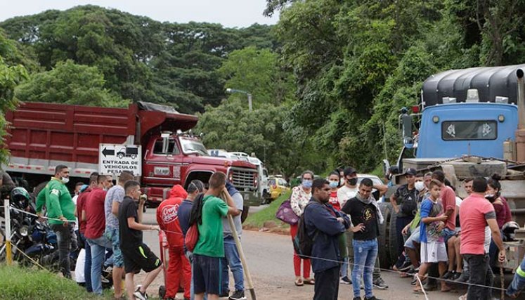 Un nuevo bloqueo vial se produjo ayer en la vía El Zulia-Ye Astilleros./Foto Alfredo Estévez