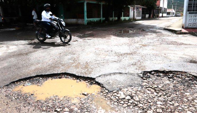 En Betania, las calles están en deterioro.