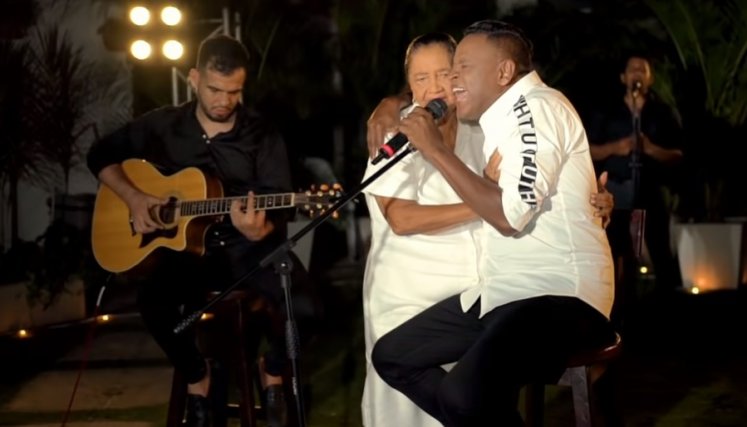 Omar Geles le cantó a su mamá. / Foto: Cortesía