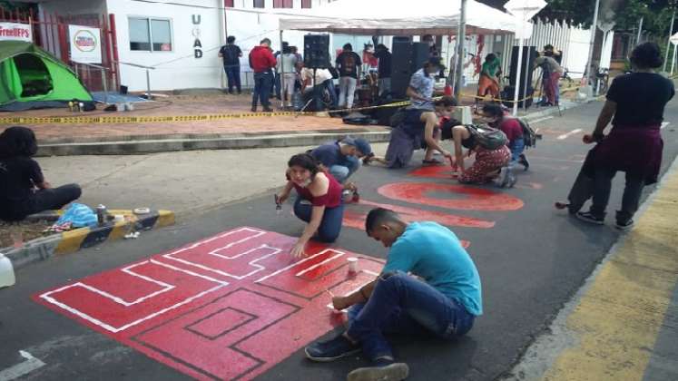 Campamento al frente de la UFPS