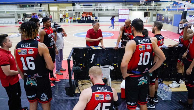 Dirigidos por el colombo-venezolano Orlando Guillent, quien remplazó a Bernardo Fitz González (sancionado por sus airados reclamos arbitrales en el último juego), el elenco rojinegro supo ordenarse sobre el maderamen del Evangelista Mora y controlar a su rival. / Foto: Cortesía