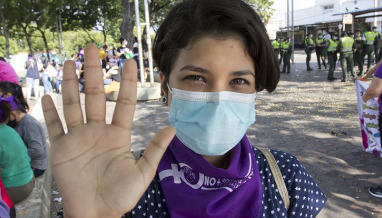 La intrusión de la muerte en la vida cotidiana alteró de modos aún no reconocidos los  modos de existencia.