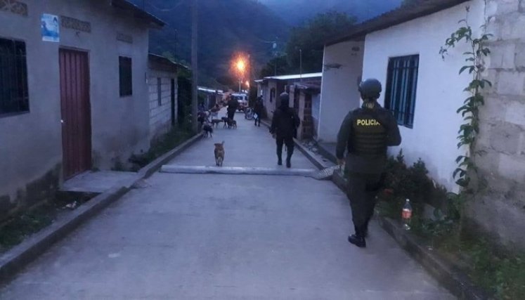Un grupo de hombres lanzó un artefacto explosivo contra la subestación de Policía./Foto: archivo