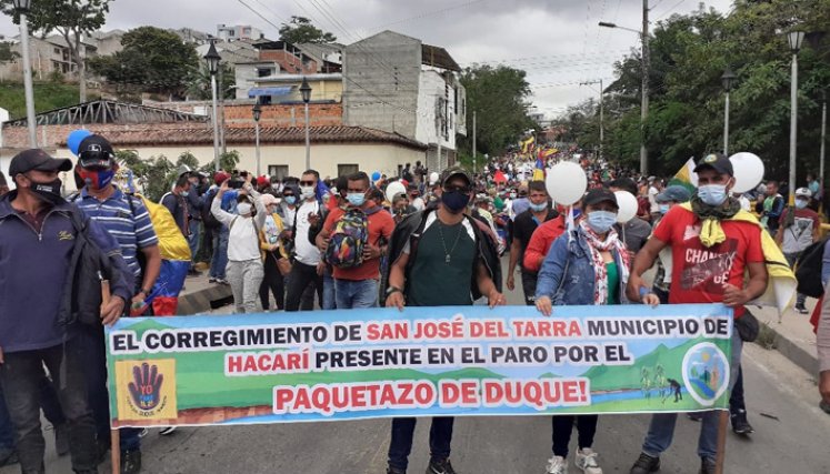 Aspecto de la marcha, ayer, en Sardinata por parte de unos 1.000 campesinos que participan en el paro nacional. / Foto: Cortesía