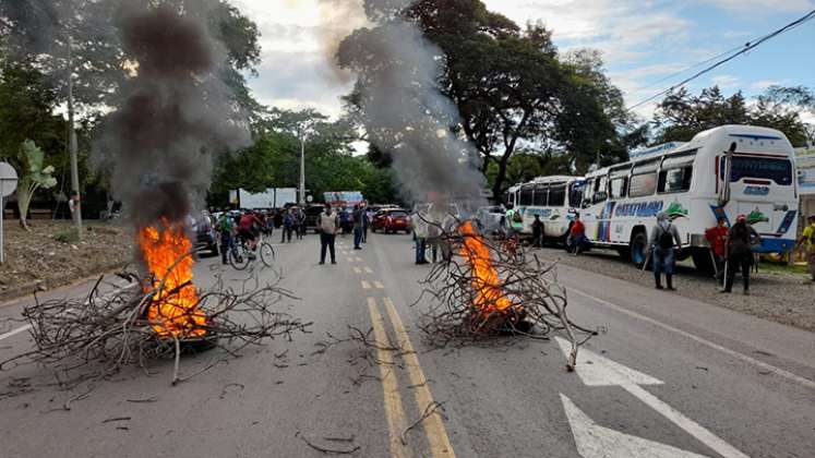 Camioneros bloquearon vías en Pamplona