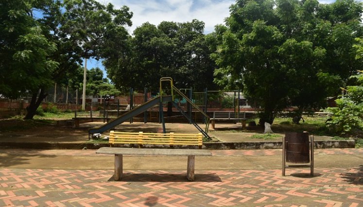 El parque lleva décadas esperando una restauración total. / Foto Pablo Castillo / La Opinión.