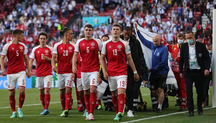 Christian Eriksen cayó repentinamente.