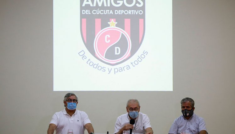 Arturo Acosta, liquidador; Jairo Yáñez, alcalde la ciudad y Jorge Luis Pinto, presidente de la fundación