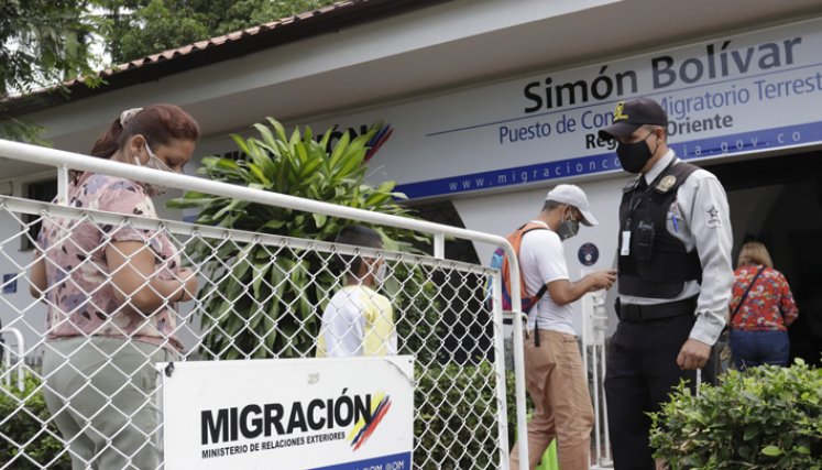El sellado del pasaporte en el puente Simón Bolívar se reanudó.
