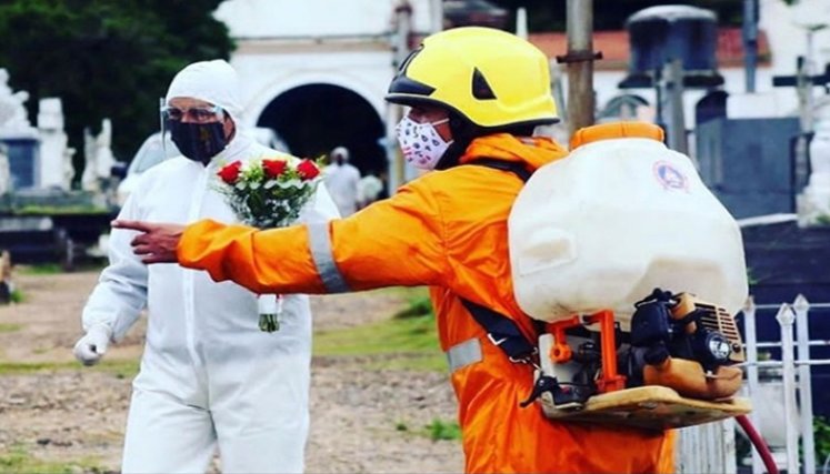 Entierro de pacientes con COVID-19 en Venezuela.